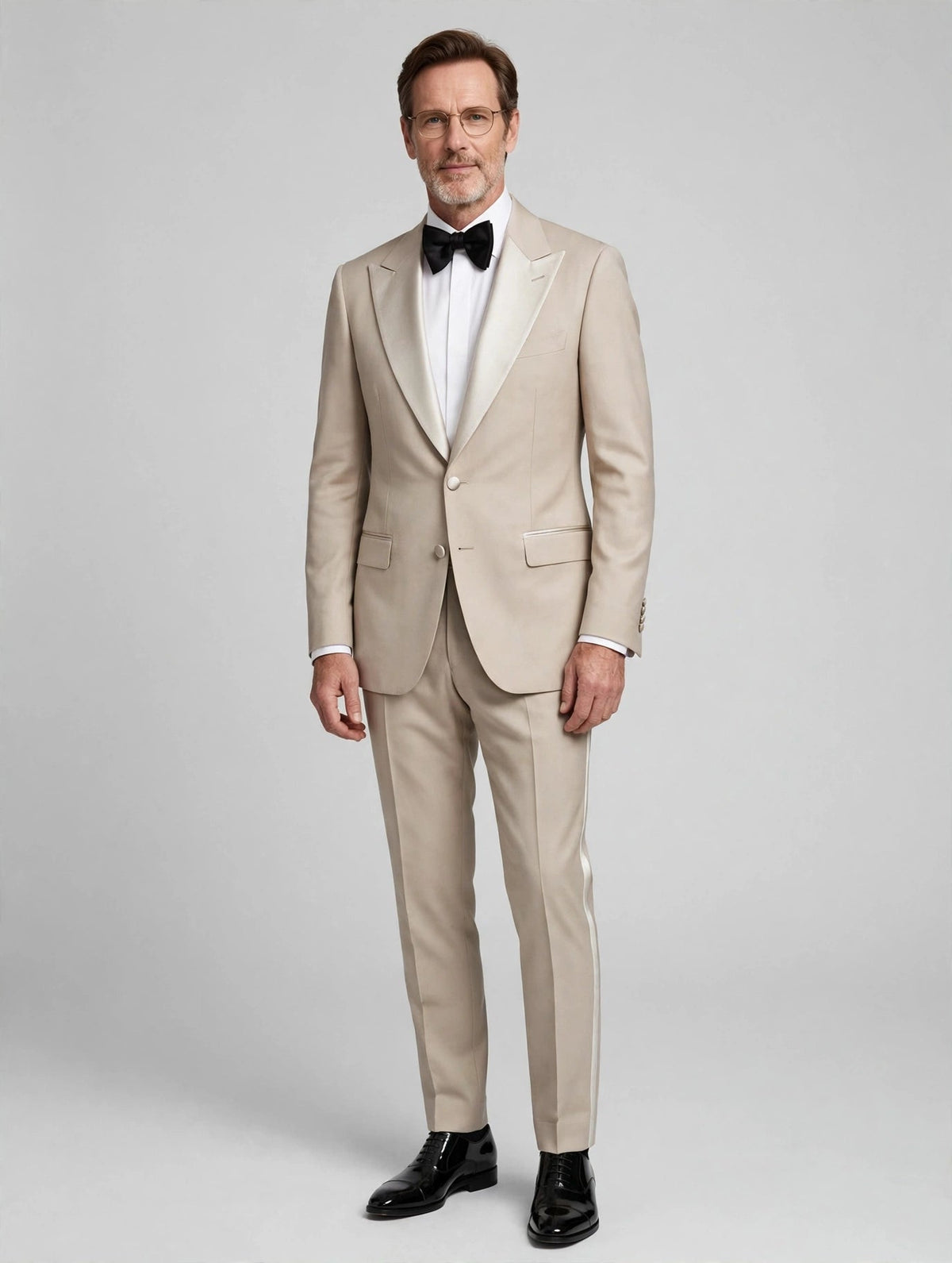 Sartorio beige virgin wool tuxedo on the model, studio