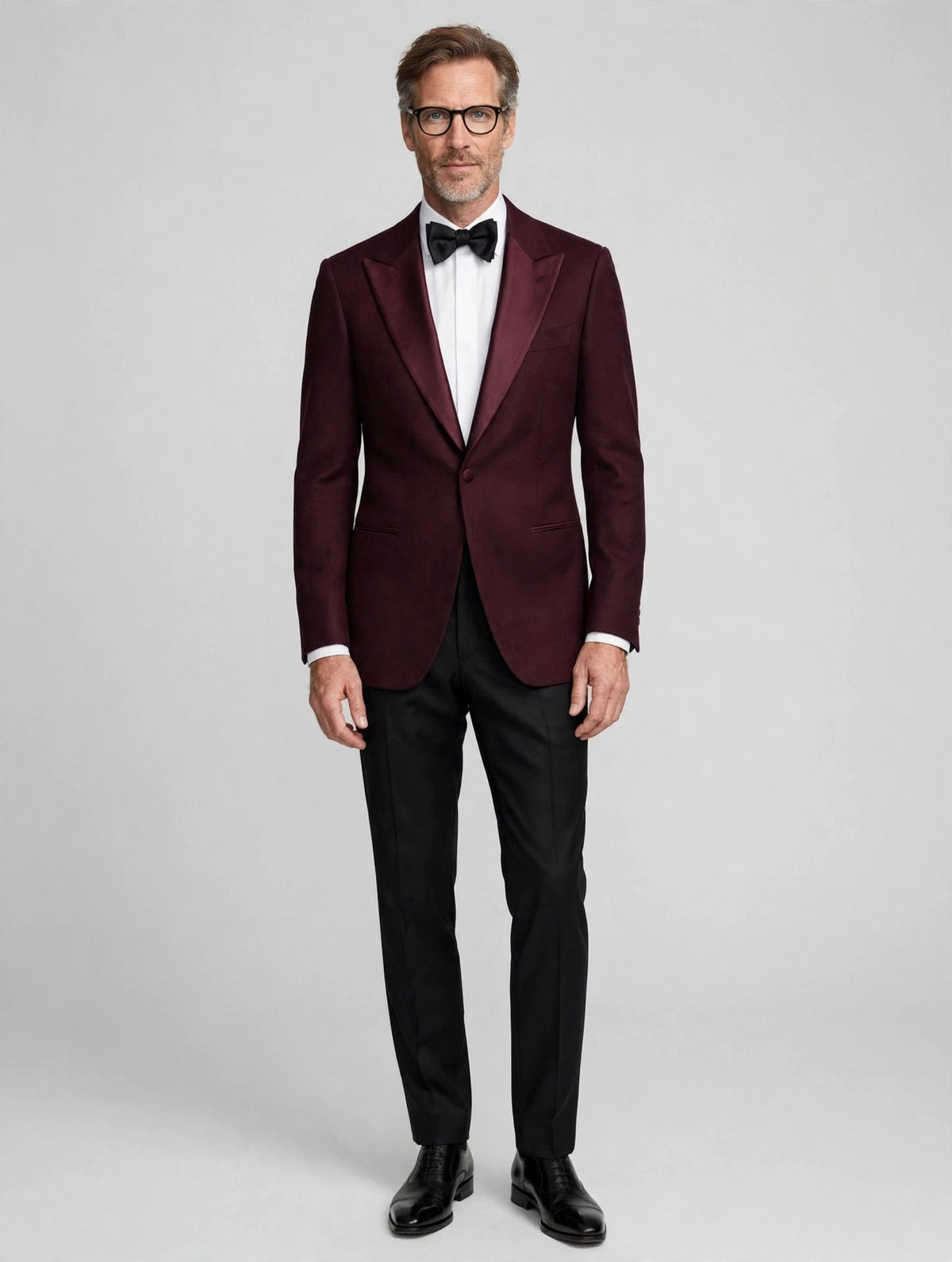 Sartorio burgundy cashmere tuxedo jacket on the model, studio